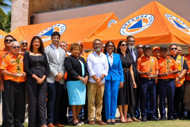 foto prensa Defensa Civil celebra 60 años