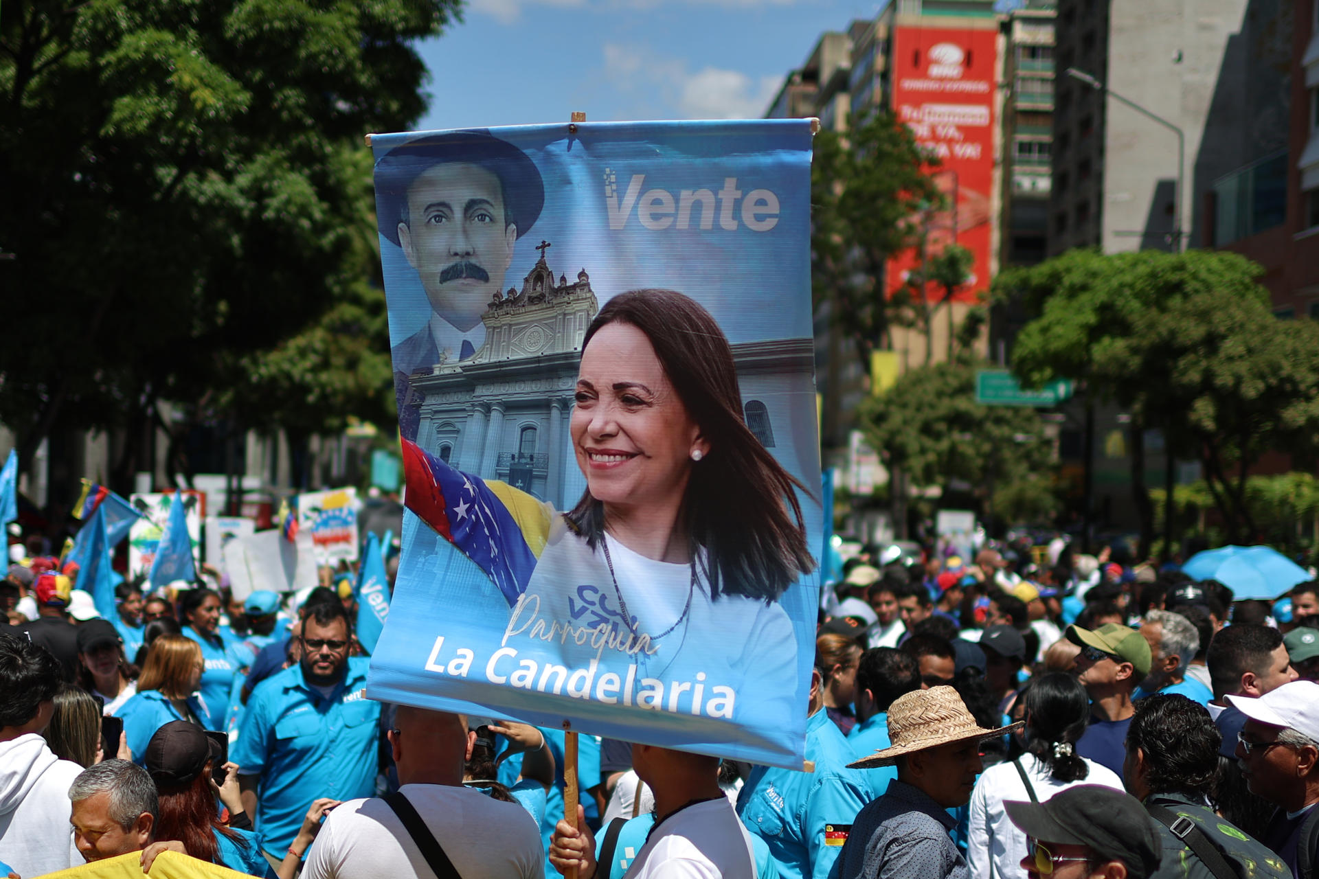 Cientos de venezolanos exigen elecciones y el regreso de María Corina Machado a su país