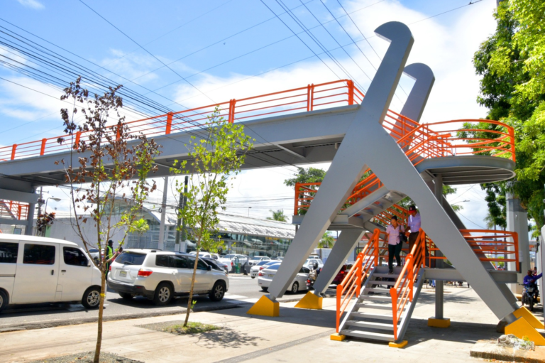 Puente-peatonal-de-la-avenida-Ortega-y-Gasset-Foto-Fuente-externa-3