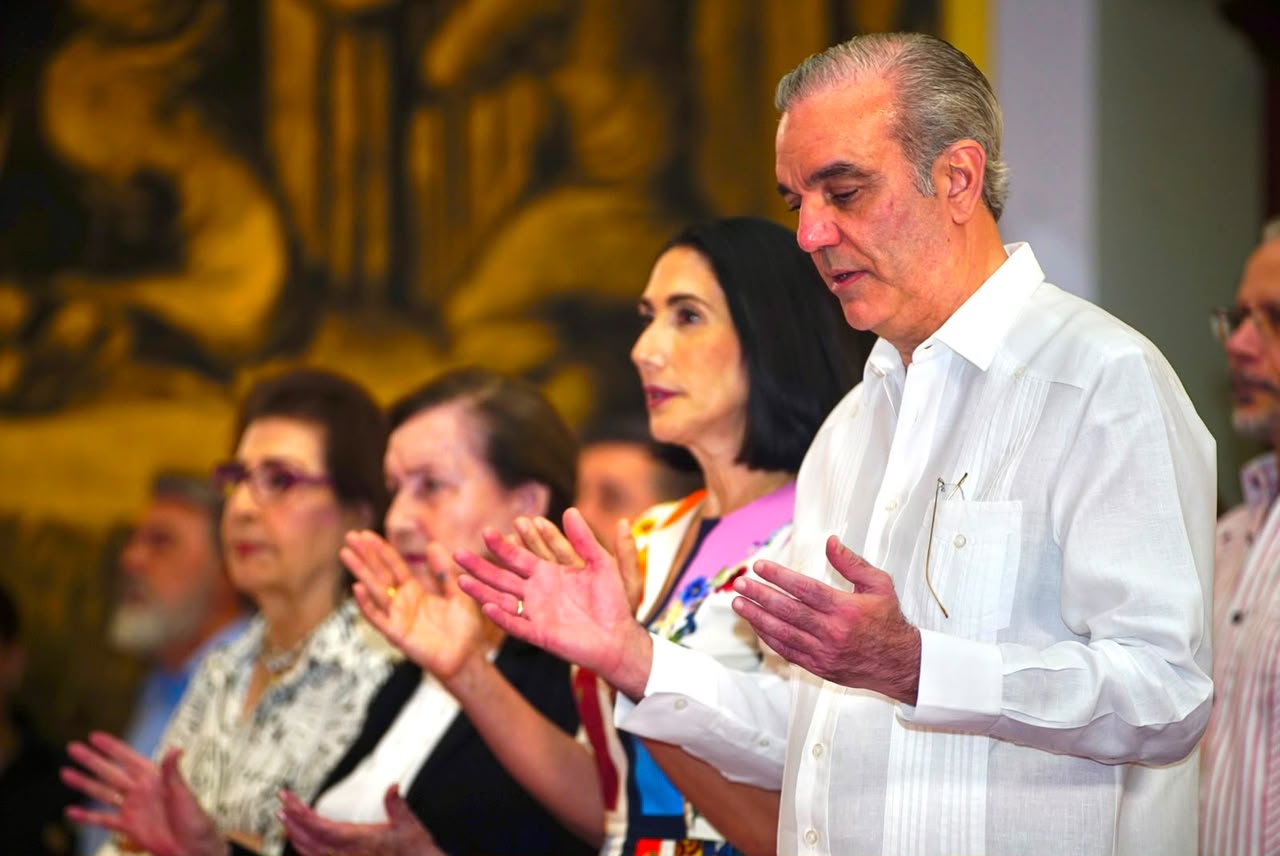 Presidente Luis Abinader celebra su cumpleaños con misa de acción de gracias junto a familiares y amigos