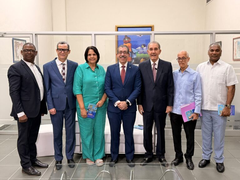Franklin García Fermín presenta al público Mi Padre y las Mariposas
