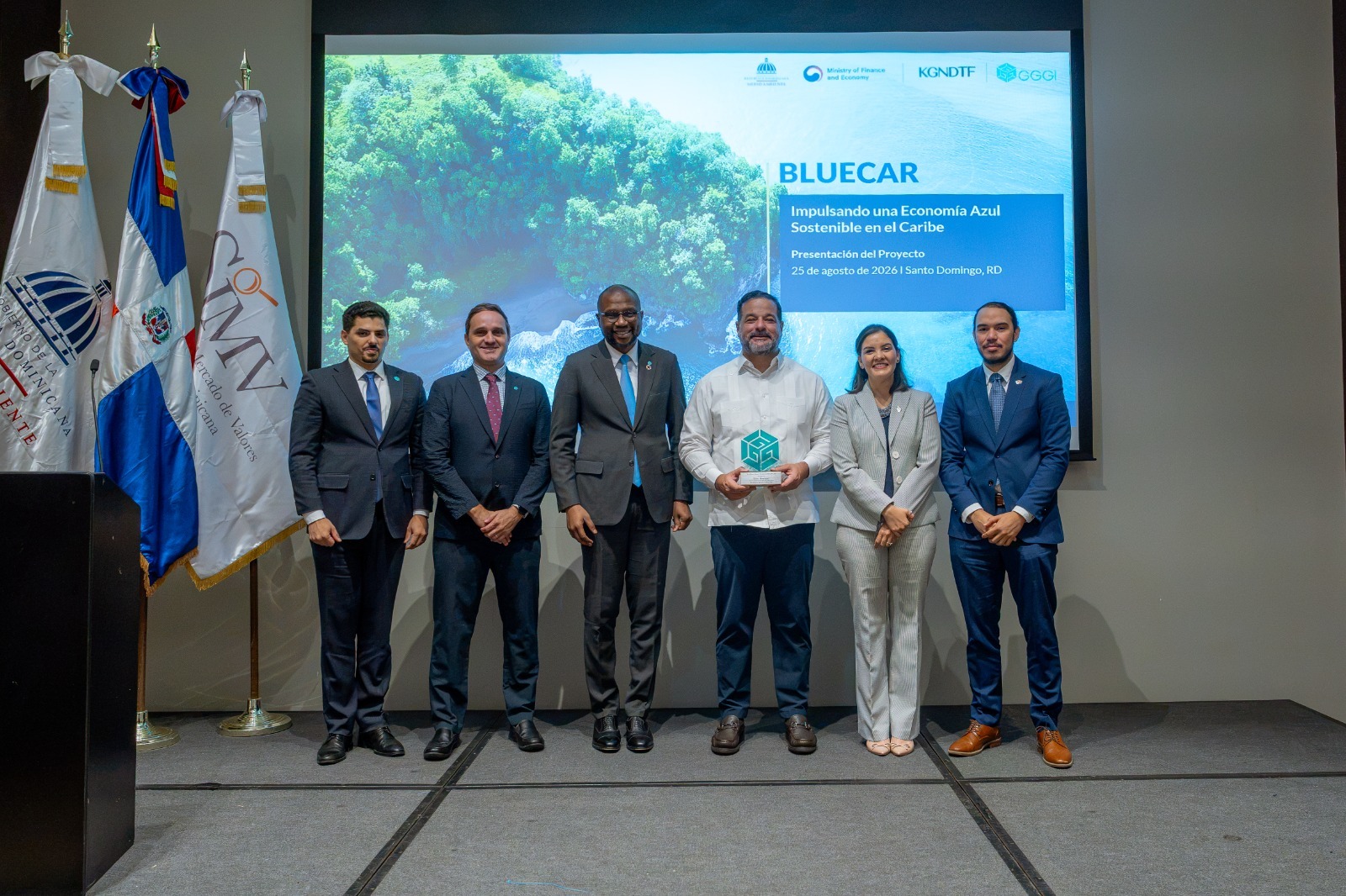 Medio Ambiente, SIMV y GGGI impulsan iniciativa para movilizar US$100 millones en inversiones azules