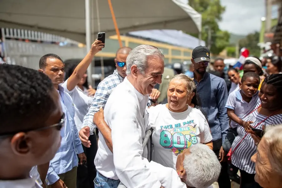 Abinader-en-Santiago-900x599