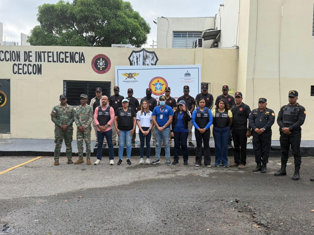 FOTO 2 Autoridades participantes en el operativo