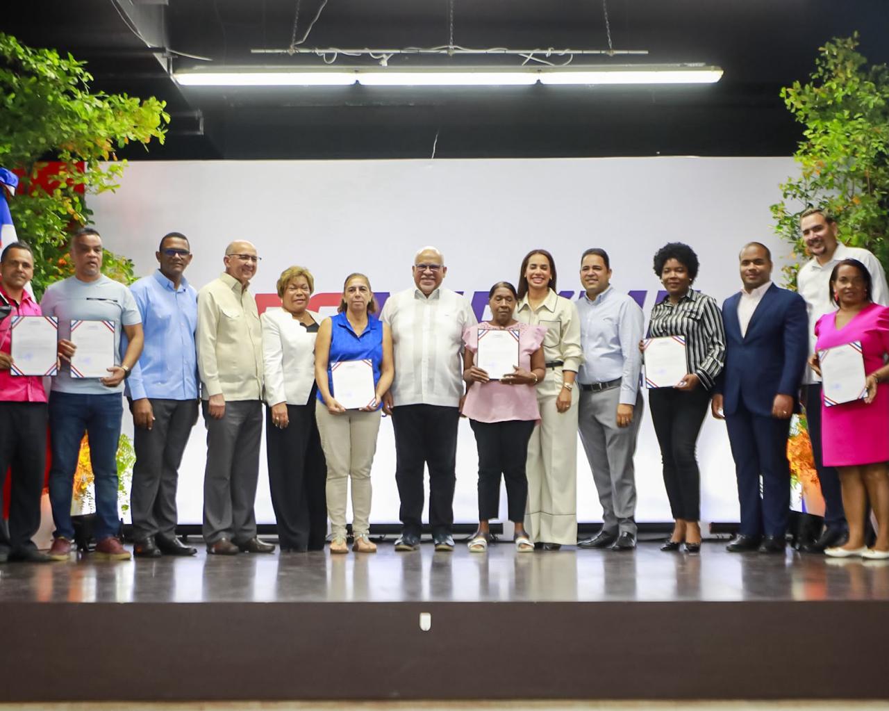 Promipyme entrega RD$180 millones en créditos a 900 emprendedores de Santo Domingo Norte
