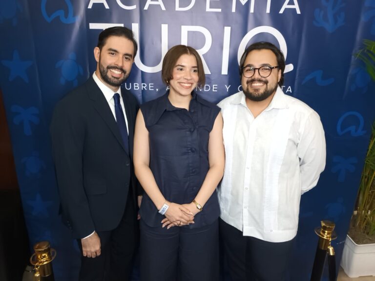 Yahir Asjana, Sarah María y José Cedeño.jpg