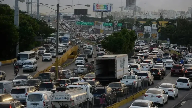 Se-desplazan-por-el-Gran-Santo-Domingo.jpg