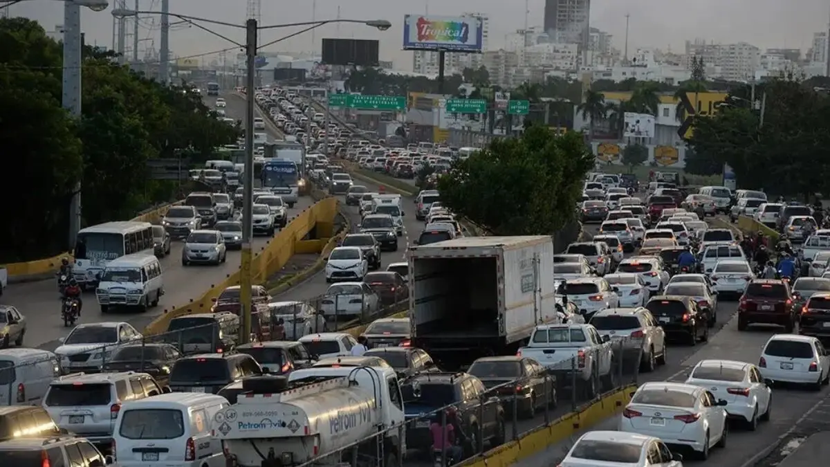 Se-desplazan-por-el-Gran-Santo-Domingo.jpg