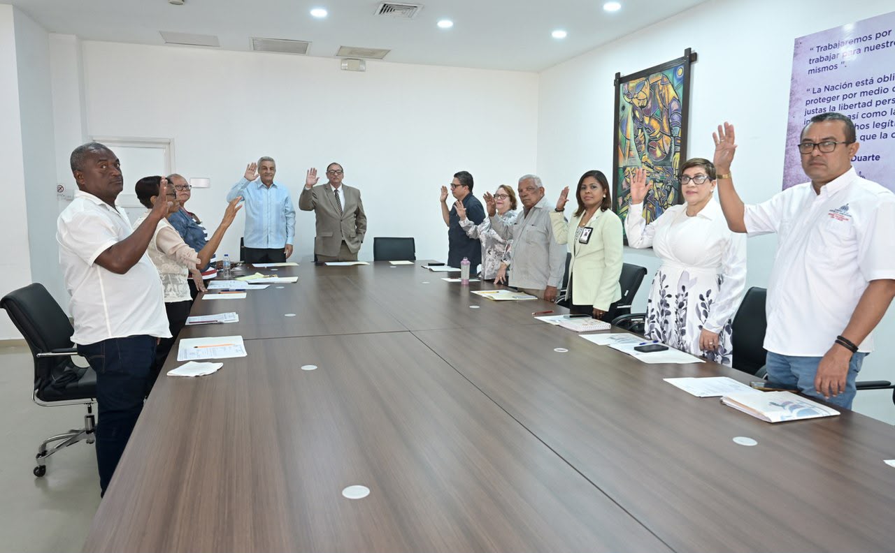 Ministerio de Trabajo anuncia aumento salarial de 25 % para operadores de máquinas pesadas del área agrícola 